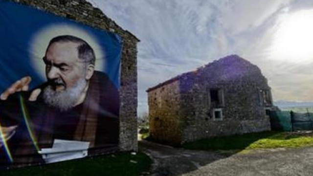 Il funerale è pronto, ma il morto si risveglia