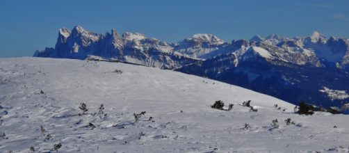 Bolzano, si schianta con lo slittino contro un albero: muore una bimba di 8 anni