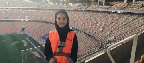 Una tifosa di calcio in Arabia Saudita: soltanto lo scorso anno alle donne è stato consentito l'ingresso allo stadio