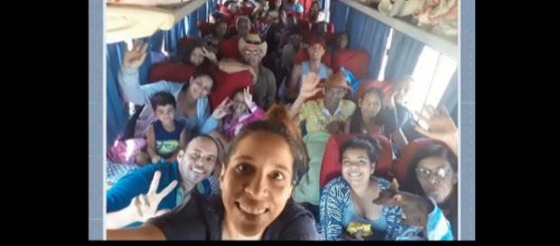 Acidente com carreata e micro-ônibus deixa 6 mortos - Foto: Reprodução/TV Bahia Acidente com carreata e micro-ônibus deixa 6 mortos - Foto: Reprodução/TV Bahia