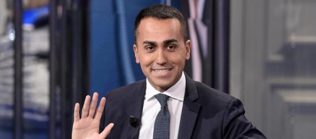 Reddito di cittadinanza, Di Maio dice solo agli italiani Reddito di cittadinanza, Di Maio dice solo agli italiani