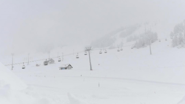 Sulla pista 'Imbuto' di Sauze d'Oux la piccola Camilla &egrave; morta schiantandosi contro le barriere frangivento: dovevano essere demolite.