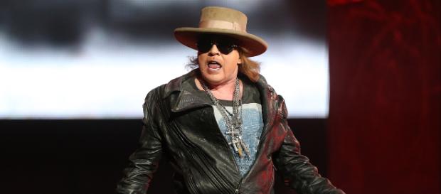 Axl Rose in tour con gli AC/DC al posto di Brian Johnson - onstageweb.com Axl Rose in tour con gli AC/DC al posto di Brian Johnson - onstageweb.com