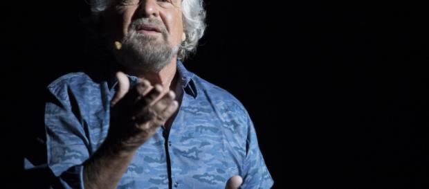 Tra la politica del M5S e lo spettacolo, Beppe Grillo torna in scena a Oxford Tra la politica del M5S e lo spettacolo, Beppe Grillo torna in scena a Oxford