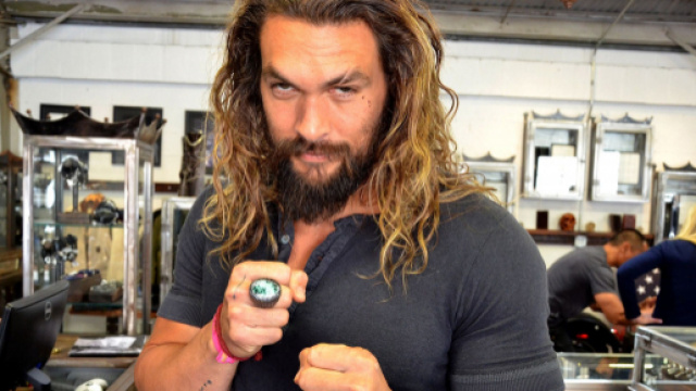 Jason Momoa, Khal Drogo in Game of Thrones, è stato eletto l'uomo più bello del mondo