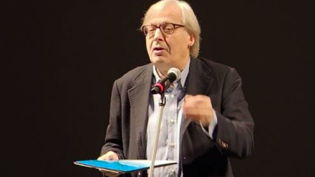 Vittorio Sgarbi si rivolge a Salvini sulla questione decreto sicurezza