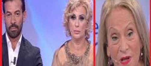 Anticipazioni Uomini e donne: Angela in lacrime dopo lite con Gianni e Tina.