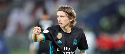 Luka Modric nervoso dopo l'ennesima sconfitta della sua squadra.