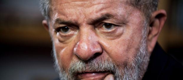 Ex-presidente Lula demonstra preocupação com governo Bolsonaro - Foto (Nelson Almeida/AFP) Ex-presidente Lula demonstra preocupação com governo Bolsonaro - Foto (Nelson Almeida/AFP)
