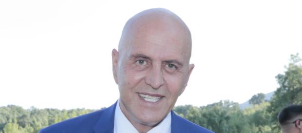 Kiko Matamoros amenaza a Julio Iglesias con hablar Kiko Matamoros amenaza a Julio Iglesias con hablar