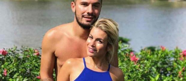 Les Marseillais en Asie : de nouveau en couple avec Carla, Kevin serait déjà prêt à avoir un bébé. Les Marseillais en Asie : de nouveau en couple avec Carla, Kevin serait déjà prêt à avoir un bébé.