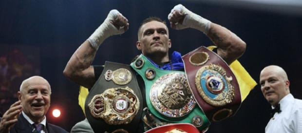 Oleksandr Usyk, campione mondiale indiscusso ed imbattuto dei pesi massimi leggeri Oleksandr Usyk, campione mondiale indiscusso ed imbattuto dei pesi massimi leggeri