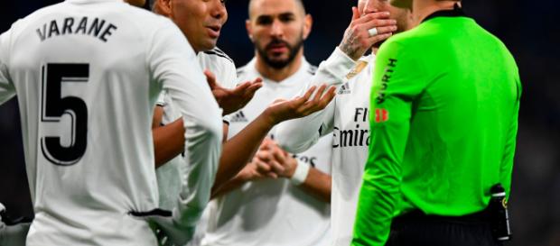Real Madrid have fallen ten points behind Barcelona- (Image via standard.co.uk/Youtube) Real Madrid have fallen ten points behind Barcelona- (Image via standard.co.uk/Youtube)