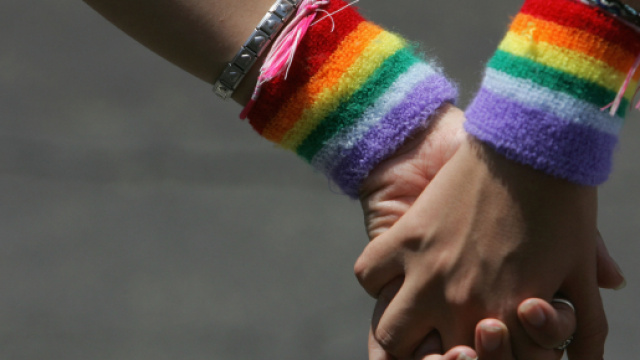 Insulti omofobi in un bar di Ascoli Piceno