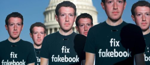 Bonecos de papelão de Zuckerberg em protesto contra o Facebook em frente ao Congresso dos EUA. (Foto: Saul Loeb/AFP)