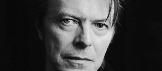 Un'intensa immagine del cantautore David Bowie Un'intensa immagine del cantautore David Bowie