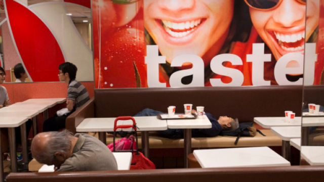 les refugiés dans les restaurants McDonald's