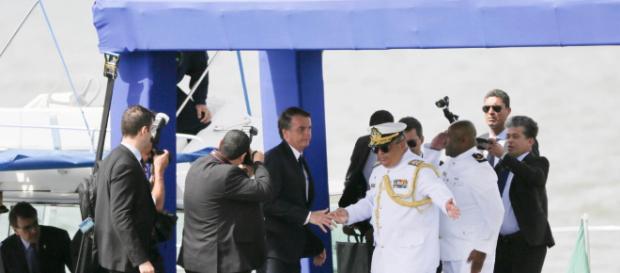 Bolsonaro comparece a solenidade de passagem do comando da Marinha. Foto: Jorge William / Agência O Globo Bolsonaro comparece a solenidade de passagem do comando da Marinha. Foto: Jorge William / Agência O Globo