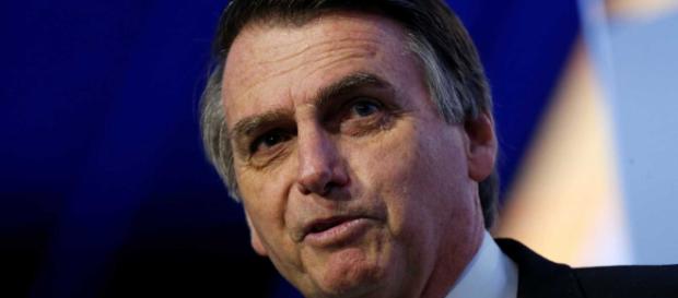 Bolsonaro deve adotar como primeira grande medida a flexibilização do estatuto armamentista. Bolsonaro deve adotar como primeira grande medida a flexibilização do estatuto armamentista.