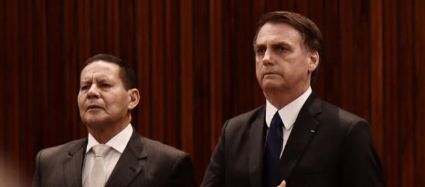 Mourão teve que dar explicações ao presidente Bolsonaro pela promoção do filho no BB. (Reprodução) Mourão teve que dar explicações ao presidente Bolsonaro pela promoção do filho no BB. (Reprodução)