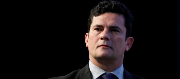 Sérgio Moro é alvo de manifestante em mercado - Foto/Reprodução/Twitter Sérgio Moro é alvo de manifestante em mercado - Foto/Reprodução/Twitter