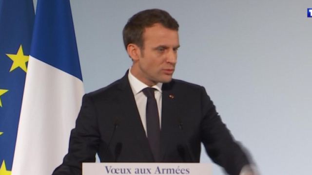 Emmanuel Macron présentera tout de même ses vœux aux armées.