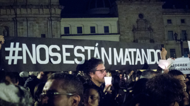 Proteste in Colombia per i leader politici assassinati.