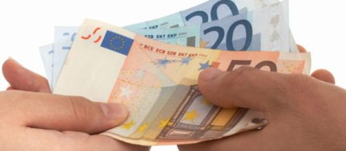 Limite uso contanti, nel decreto fiscale si scende a 1000 o 1500 euro.