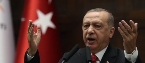 Erdogan minaccia l'Europa e intanto continua l'attacco ai curdi.
