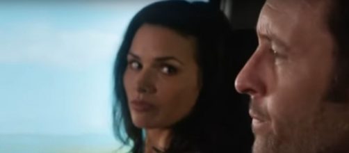 Steve (Alex O'Loughlin) gives Quinn (Katrina Law) something more tangible than friendship on "Hawaii Five-O." [Image source: SpoilerTV-YouTube]