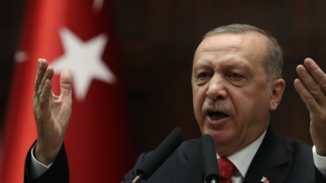 Erdogan minaccia l'Europa e intanto continua l'attacco ai curdi.