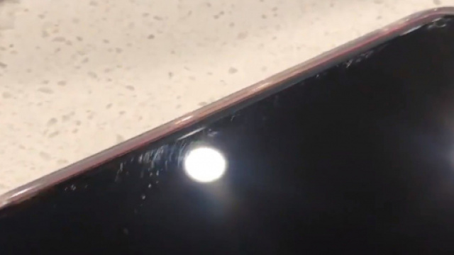 iPhone 11 Pro, il display si graffia con estrema facilità e gli utenti protestano (VIDEO)