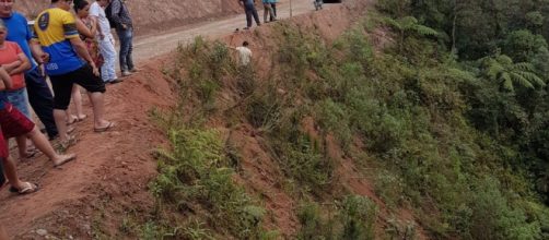 Acidente ocorreu em um trecho de estrada de terra. (Polícia Rodoviária Estadual/Divulgação)
