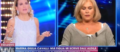 Marina Giulia Cavalli ieri sera a Live Non è la D'urso ha raccontato di essere in contatto con la figlia morta.