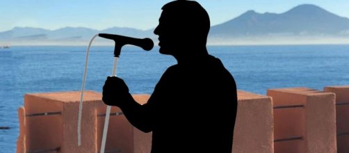 Un misterioso cantante ad un posto al sole