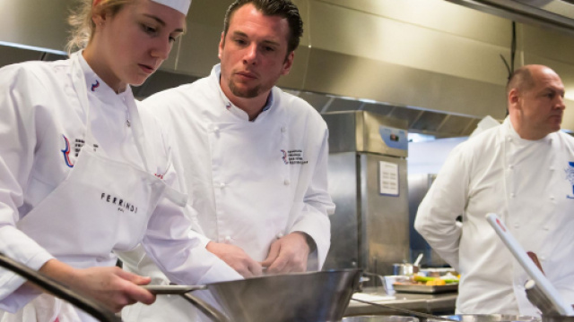 Ferrandi Paris et ses chefs se livrent aux éditions Flammarion, dès le 16 octobre, avec l'ouvrage "Ferrandi chocolat" - eurochef.fr