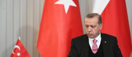 Guerra in Siria, Erdogan:'Il mondo ci sostenga o si prenda i rifugiati'