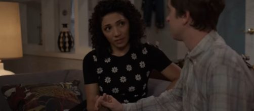 Shaun and Carly don't have success in their first try at holding hands on "The Good Doctor." [Image source-ABC-YouTube]