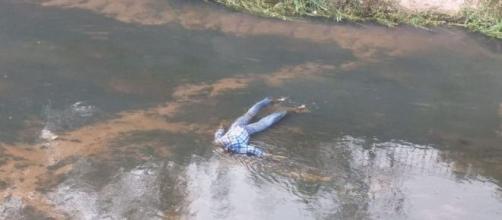 Manequim em rio é confundido com cadáver. (Arquivo Pessoal)