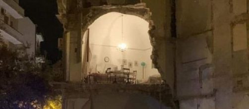 Andria, crolla parte di una palazzina in pieno centro storico: due feriti