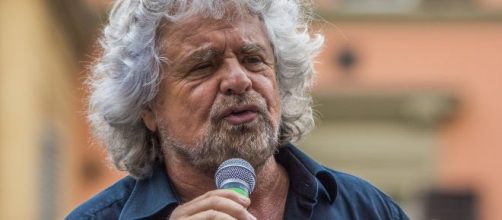 Beppe Grillo vuole abolire il diritto di voto agli anziani.