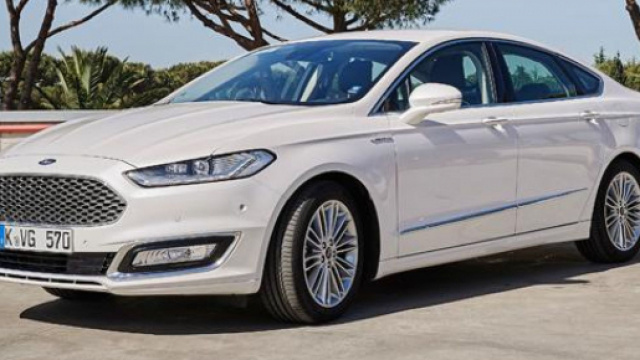 Mondeo Vignale Hybrid: silenzio, parla l'elettrico Ford - motor1.com