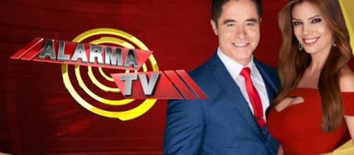 Jorge Antolin e Lianna Grethel apresentam o programa "Alarma TV" no SBT (Reprodução/Estrella TV)