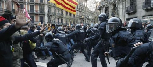 Catalogna, continuano scontri e proteste