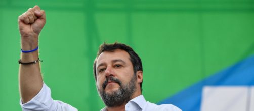 Salvini: Renzi è un pallone gonfiato e ladro di democrazia