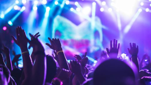 Firenze, Erika,19 anni, muore in discoteca per mix di droga e alcol: locale sequestrato.