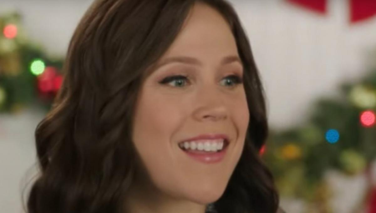 When Calls The Heart S Erin Krakow Sends Social Media Messages Of