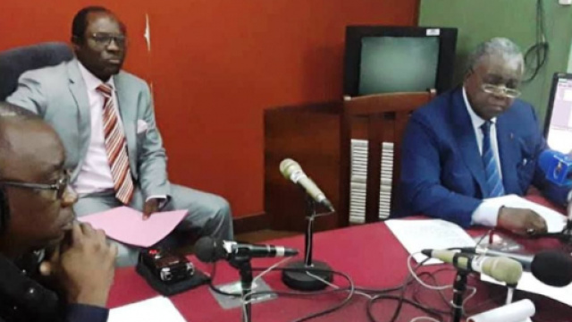 Le Ministre de la Communication René Emmanuel Sadi en pleine interview au Poste National de la CRTV (c) Mincom