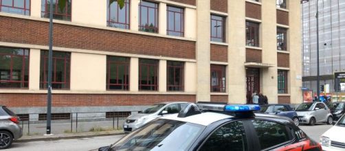 Milano: morto il bimbo caduto dalle scale della scuola