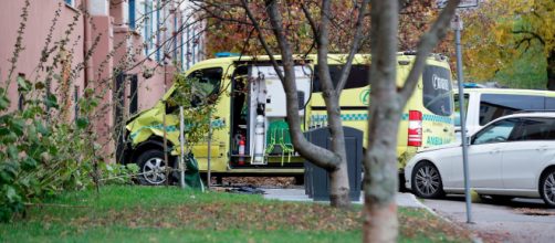 Oslo, uomo armato ruba ambulanza e travolge i passanti